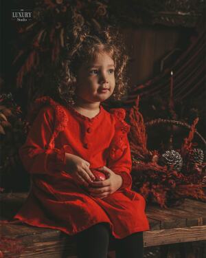 عکاسی یلدا کودک در استودیو لاکچری قم